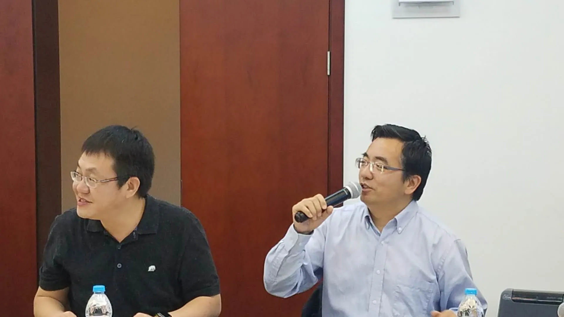 Donghui Gu Presenting