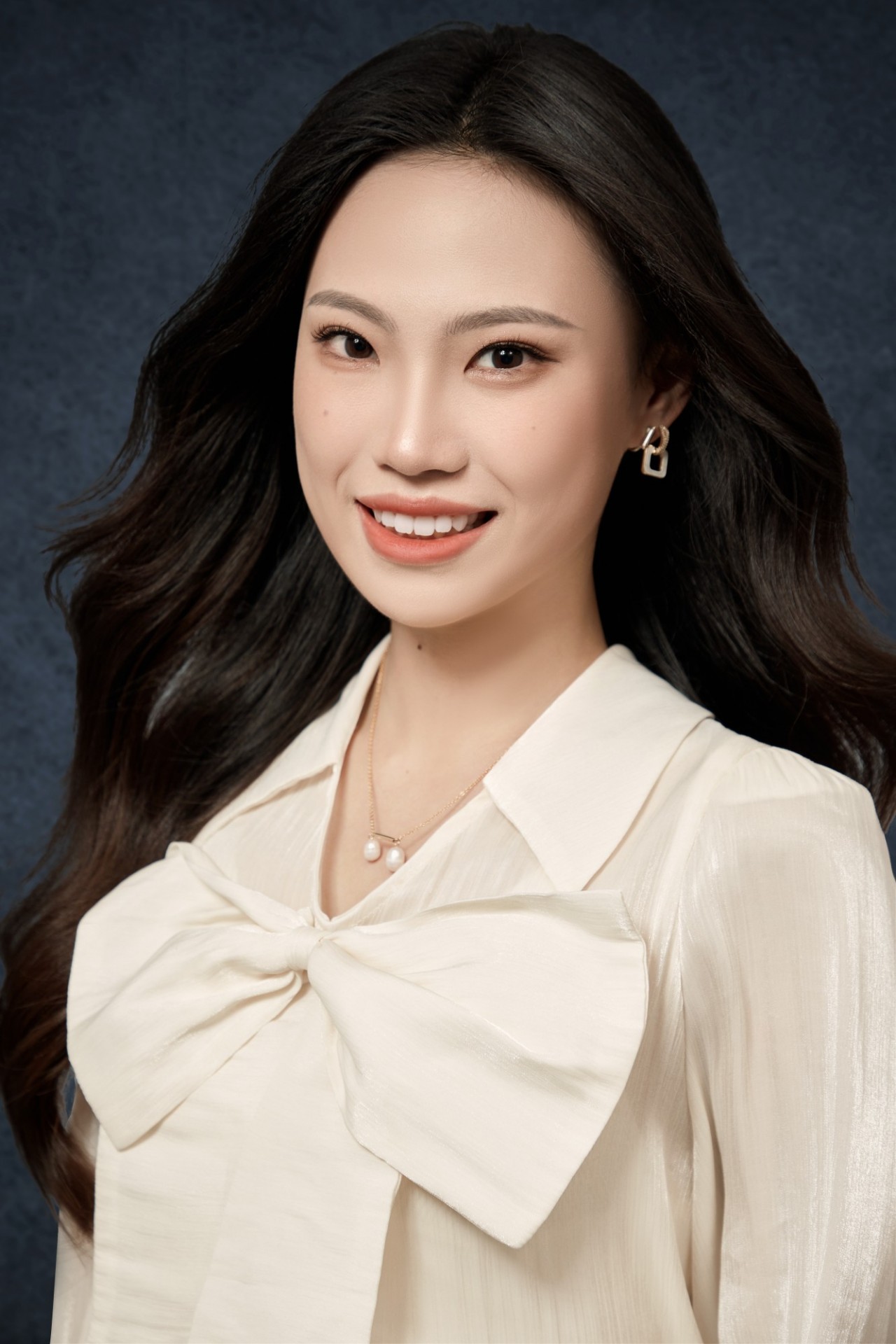 Ailun Qi